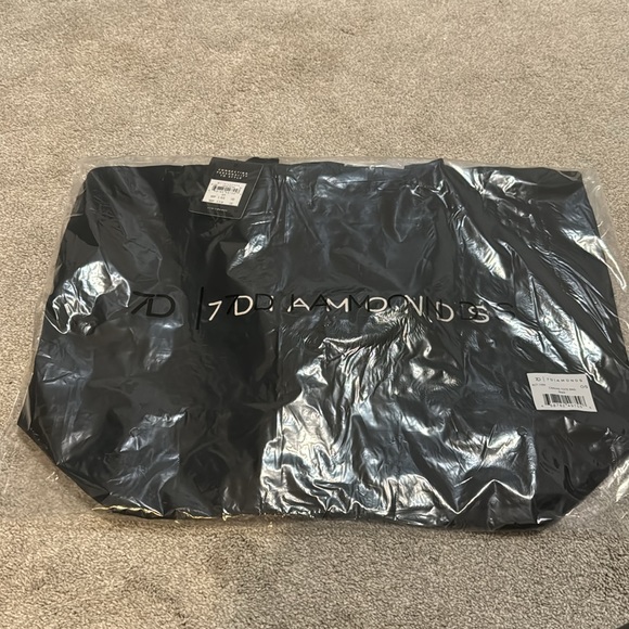 7 Diamonds Canvas Black Tote Bag NWT - Picture 3 of 3